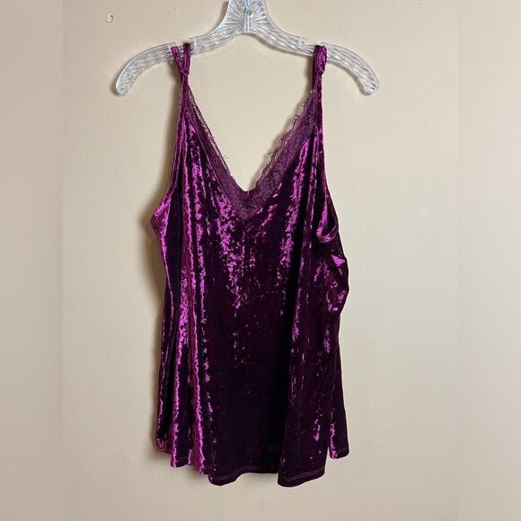 SOLD Torrid Burgundy Crushed Velvet Lace Trim Tank Top Size 2 - Picture 2 of 7